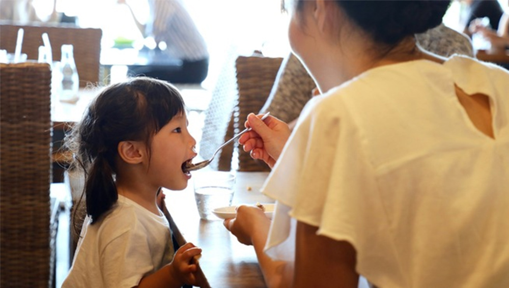 お子さまと食事