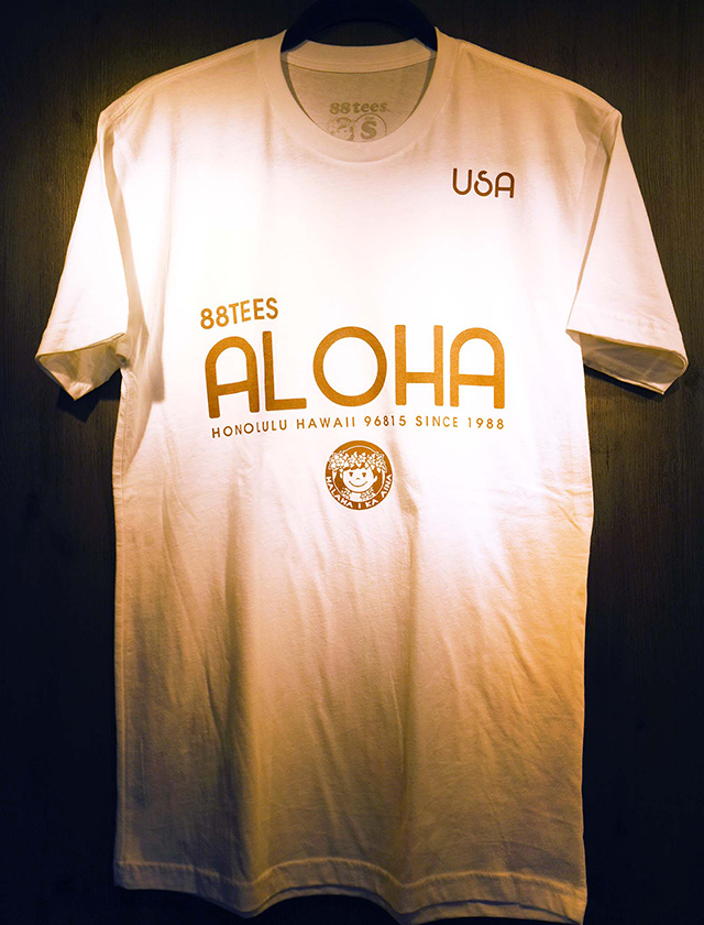 ALOHAの文字とヤヤちゃんがデザインされたTシャツ